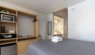 Entire Studio With Free Shuttle to Disney