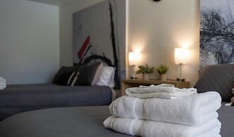 Entire Studio With Free Shuttle to Disney