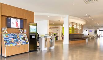 Entire Studio With Free Shuttle to Disney