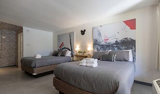 Entire Studio With Free Shuttle to Disney