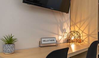 Entire Studio With Free Shuttle to Disney