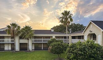 Entire Studio With Free Shuttle to Disney