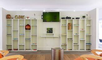 Entire Studio With Free Shuttle to Disney