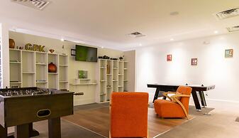 Entire Studio With Free Shuttle to Disney