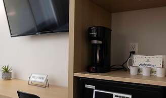 Entire Studio With Free Shuttle to Disney