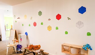 Entire Studio With Free Shuttle to Disney