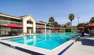 Entire Studio With Free Shuttle to Disney