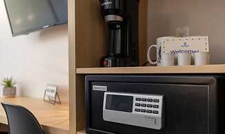 Entire Studio With Free Shuttle to Disney