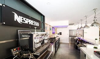 Entire Studio With Free Shuttle to Disney