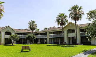 Entire Studio With Free Shuttle to Disney