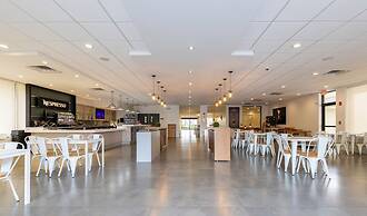 Entire Studio With Free Shuttle to Disney