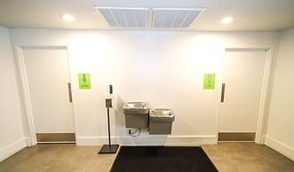 Entire Studio With Free Shuttle to Disney