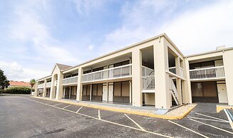 Entire Studio With Free Shuttle to Disney