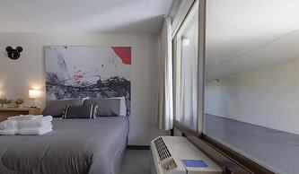 Entire Studio With Free Shuttle to Disney