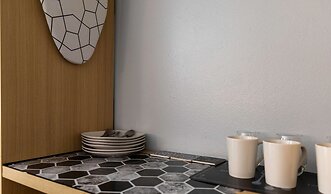 Entire Studio With Free Shuttle to Disney