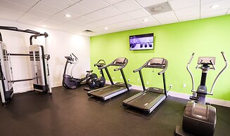 Entire Studio With Free Shuttle to Disney