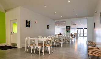 Entire Studio With Free Shuttle to Disney