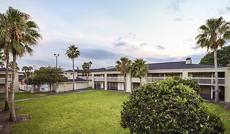 Entire Studio With Free Shuttle to Disney