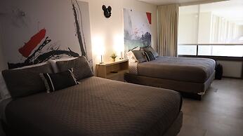 Entire Studio With Free Shuttle to Disney