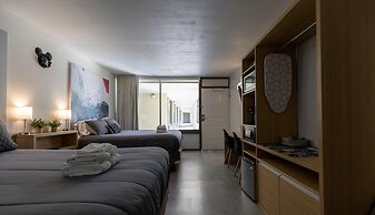 Entire Studio With Free Shuttle to Disney