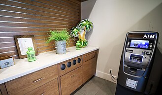 Entire Studio With Free Shuttle to Disney