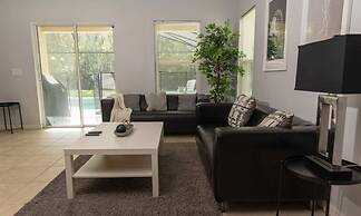 Beautiful Vacation Home Near Disney