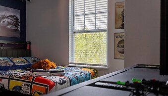 Fabulous Townhome Near the Parks