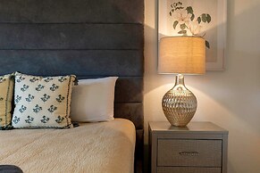 Fabulous Townhome Near the Parks