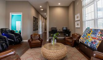 Fabulous Townhome Near the Parks