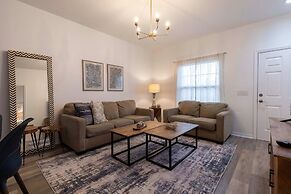 Fabulous Townhome Near the Parks