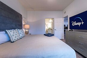 Fabulous Townhome Near the Parks