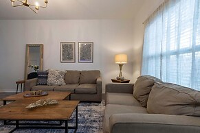 Fabulous Townhome Near the Parks