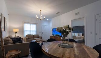 Fabulous Townhome Near the Parks