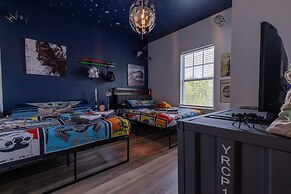 Fabulous Townhome Near the Parks