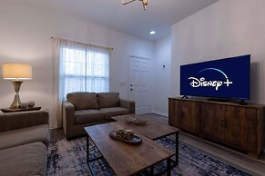 Fabulous Townhome Near the Parks