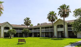 Entire Studio With Free Shuttle to Disney