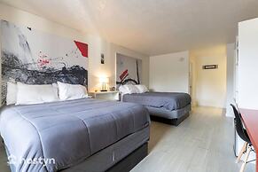 Entire Studio With Free Shuttle to Disney