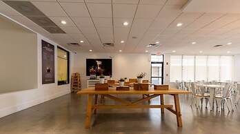 Entire Studio With Free Shuttle to Disney