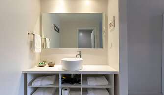 Entire Studio With Free Shuttle to Disney