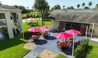 Entire Studio With Free Shuttle to Disney