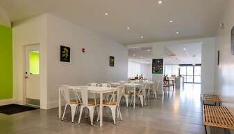 Entire Studio With Free Shuttle to Disney