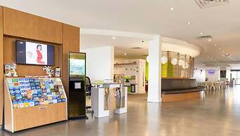 Entire Studio With Free Shuttle to Disney