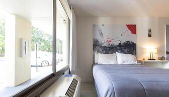 Entire Studio With Free Shuttle to Disney