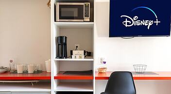 Entire Studio With Free Shuttle to Disney