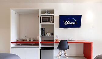 Entire Studio With Free Shuttle to Disney