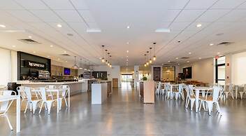 Entire Studio With Free Shuttle to Disney