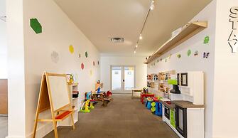 Entire Studio With Free Shuttle to Disney