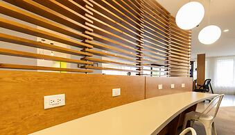 Entire Studio With Free Shuttle to Disney