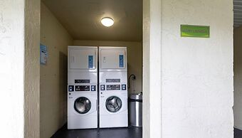 Entire Studio With Free Shuttle to Disney