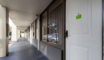 Entire Studio With Free Shuttle to Disney